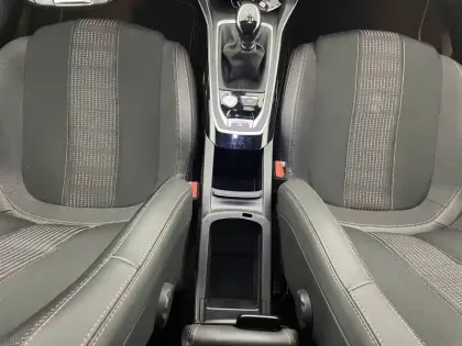 Photo 31 Peugeot 308  PureTech 130ch S&S BVM6