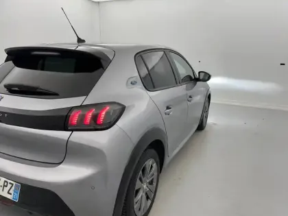 Photo 31 Peugeot 208  Electrique 50 kWh 136ch