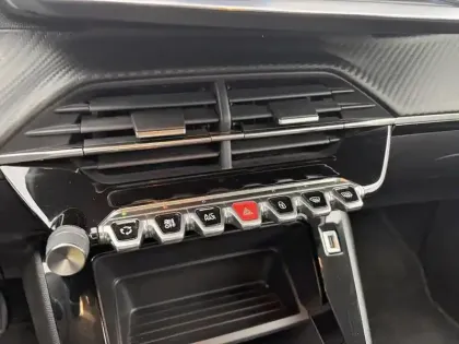 Photo 21 Peugeot 2008  BlueHDi 110 S&S BVM6 Active Pack