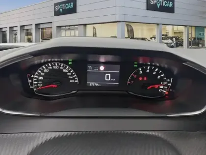 Photo 20 Peugeot 2008  BlueHDi 110 S&S BVM6 Active Pack