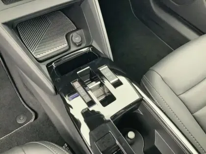 Photo 23 Citroën C4  Hybride 136 e-DCS6 Max