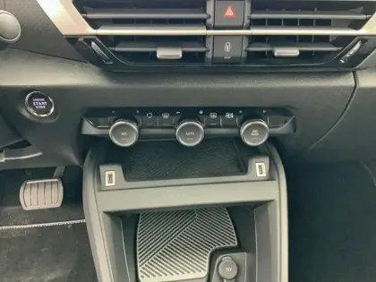 Photo 12 Citroën C4  Hybride 136 e-DCS6 Max