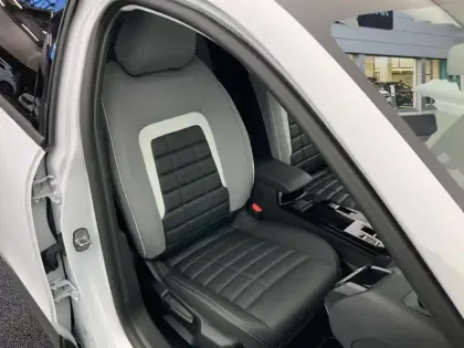 Photo 8 Citroën C4  Hybride 136 e-DCS6 Max