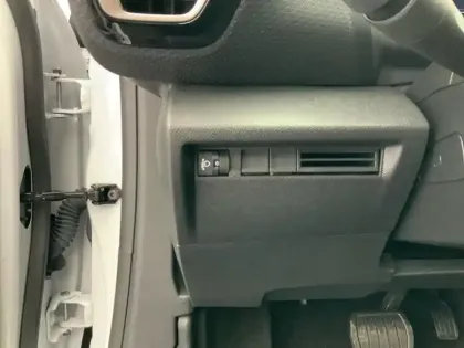 Photo 16 Citroën C4  Hybride 136 e-DCS6 Max