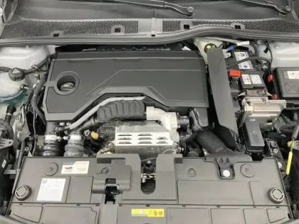 Photo 6 Citroën C4  Hybride 136 e-DCS6 Max