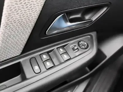 Photo 19 Citroën C4  PureTech 130 S&S BVM6 Shine