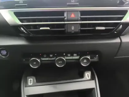 Photo 12 Citroën C4  PureTech 130 S&S BVM6 Shine