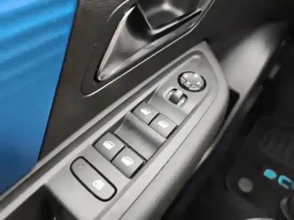 Photo 19 Citroën C4 e- 136 ch Automatique Shine