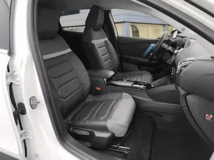 Photo 8 Citroën C4 e- 136 ch Automatique Shine