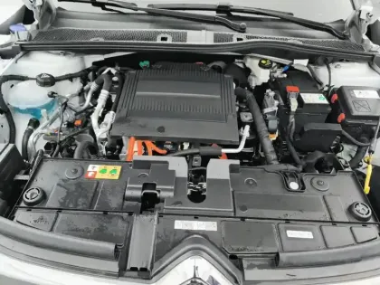 Photo 6 Citroën C4 e- 136 ch Automatique Shine