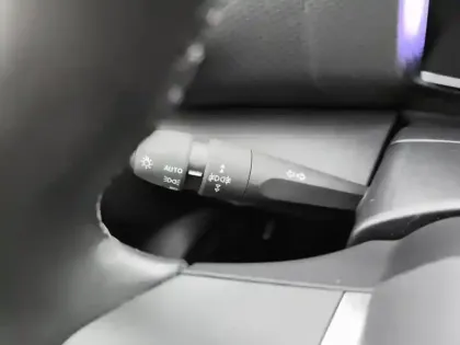 Photo 17 Citroën C4 e- 136 ch Automatique Shine