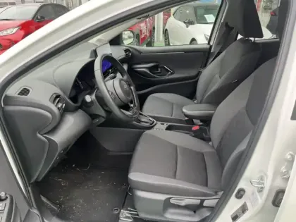 Photo 13 Toyota Yaris Hybride 116h Design MC24