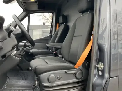 Photo 46 Mercedes Sprinter 319 CDI Fourgon V6 3.0L 190ch L2H2 12M3 49880€HT