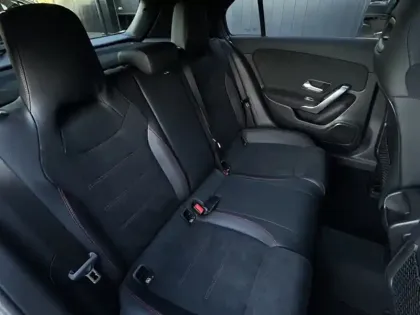 Photo 15 Mercedes Classe A 200 d AMG Line