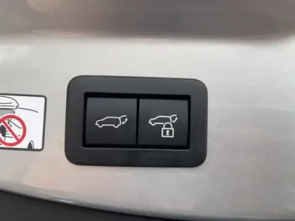 Photo 21 Toyota C-HR 1.8 Hybride 140 Design NG 14