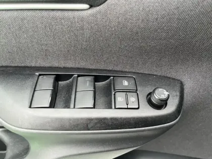 Photo 15 Toyota Yaris Hybride 116h Design MC24