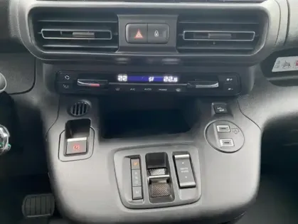 Photo 8 Peugeot Partner III Taille XL BDi 130 S&amp;S EAT8 Cab App