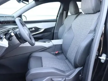 Photo 8 Peugeot 3008  1.2 Hybrid 136ch Allure e-DCS6