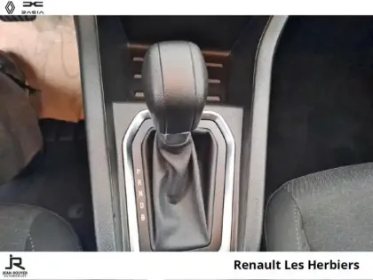 Photo 5 Renault Clio  1.6 E-Tech hybride 145ch Equilibre