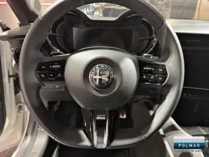 Photo 8 Alfa Romeo Junior  1.2 Ibrida 145ch Speciale e-DCT6