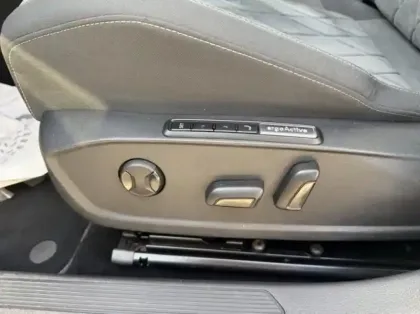 Photo 12 Volkswagen Golf  1.4 eHybrid OPF 204ch Style DSG6