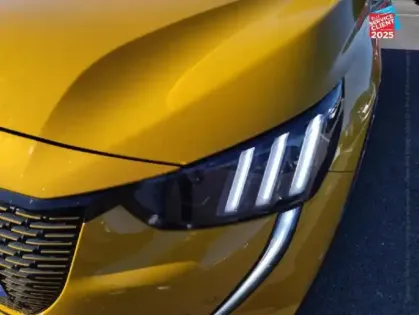 Photo 12 Peugeot 208  e- 136ch GT GPS Camera Carplay