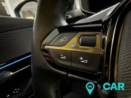 Photo 12 Peugeot 208  e- 136ch GT