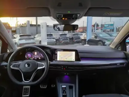 Photo 10 Volkswagen Golf  1.5 eTSI OPF 130ch Active DSG7