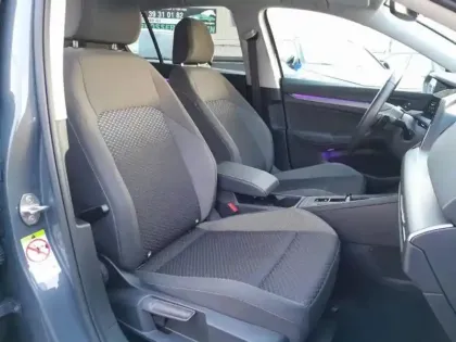 Photo 5 Volkswagen Golf  1.5 eTSI OPF 130ch Active DSG7