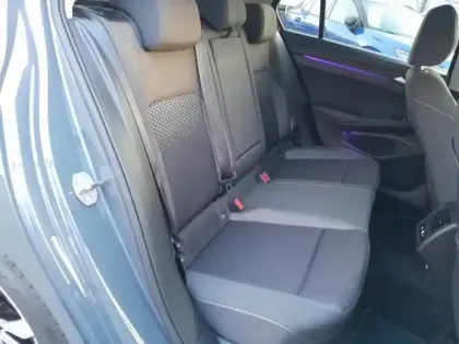 Photo 6 Volkswagen Golf  1.5 eTSI OPF 130ch Active DSG7