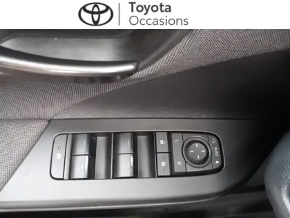 Photo 12 Toyota C-HR  1.8 Hybride 140ch Dynamic NG23