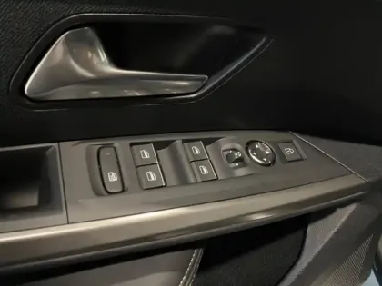 Photo 11 Peugeot 5008  Hybrid 145ch GT e-DCS6