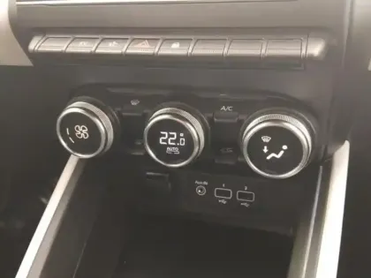 Photo 14 Renault Clio  1.6 E-Tech hybride 140ch Intens -21N