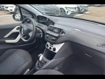 Photo 9 Peugeot 208  1.2 PureTech 68ch E6.c Like 5p
