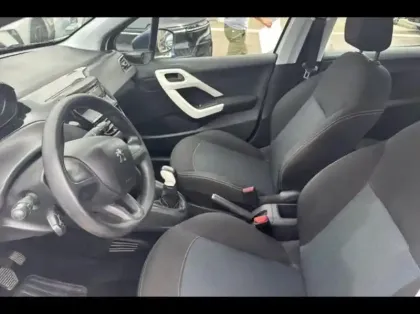 Photo 1 Peugeot 208  1.2 PureTech 68ch E6.c Like 5p