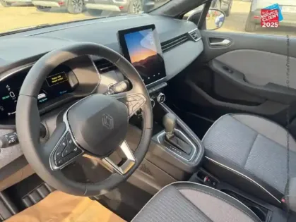 Photo 14 Renault Clio  1.6 E-Tech 145ch full hybrid Techno - 25