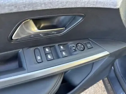 Photo 11 Peugeot 3008  1.2 Hybrid 136ch Allure e-DCS6