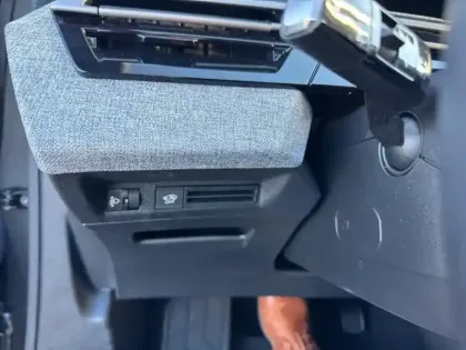 Photo 13 Peugeot 3008  1.2 Hybrid 136ch Allure e-DCS6