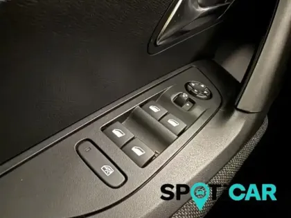 Photo 13 Peugeot 2008  e- 136ch Style