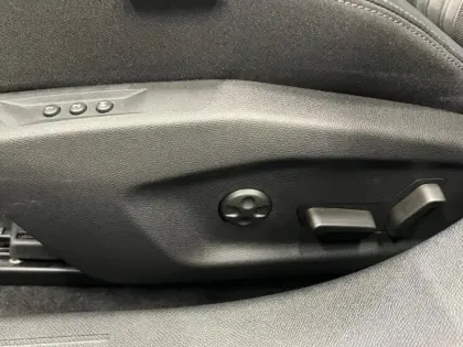 Photo 10 Peugeot 308  Plug-In Hybrid 225ch GT e-EAT8