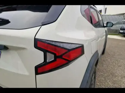 Photo 13 Dacia Duster  1.6 hybrid 140ch Extreme