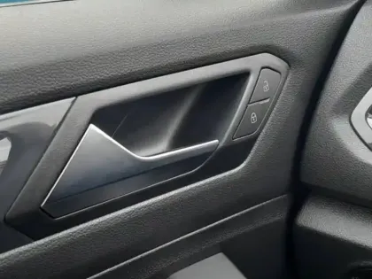 Photo 4 Volkswagen T-roc  1.5 TSI EVO 150ch Carat