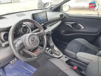 Photo 14 Toyota Yaris  116h GR Sport 5p MY22 Sieges chauf GPS Camera