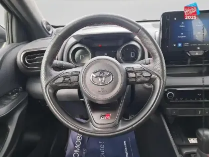 Photo 11 Toyota Yaris  116h GR Sport 5p MY22 Sieges chauf GPS Camera