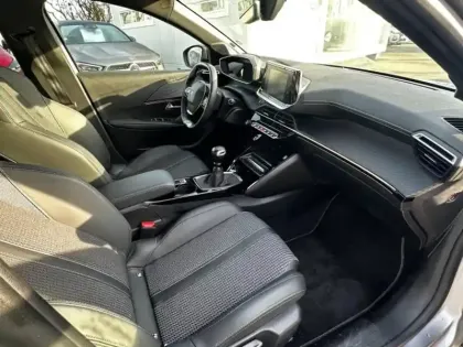 Photo 9 Peugeot 208  1.2 PureTech 100ch S&S GT 118g