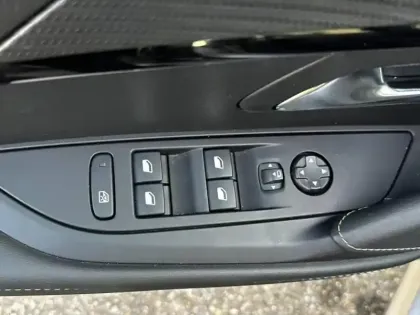 Photo 14 Peugeot 208  1.2 PureTech 100ch S&S GT 118g