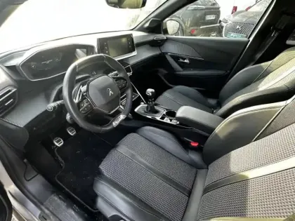 Photo 12 Peugeot 208  1.2 PureTech 100ch S&S GT 118g