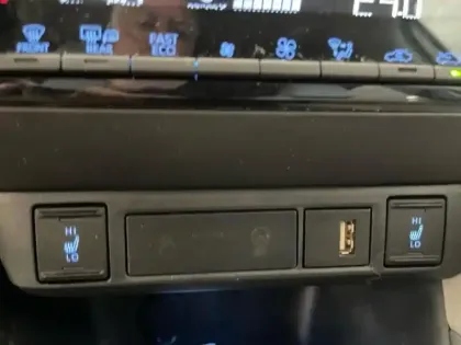 Photo 10 Toyota Yaris  116h Iconic 5p