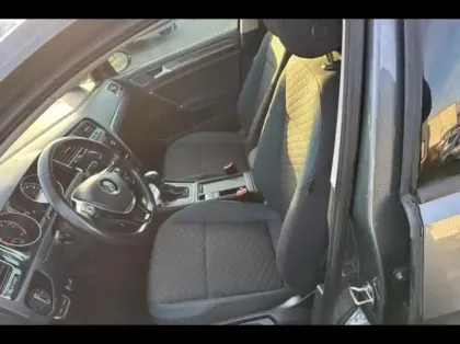 Photo 9 Volkswagen Golf  1.6 TDI 115ch FAP IQ.Drive DSG7 Euro6d-T 5p