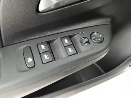 Photo 21 Opel Corsa  Electrique 136 ch & Batterie 50 kWh